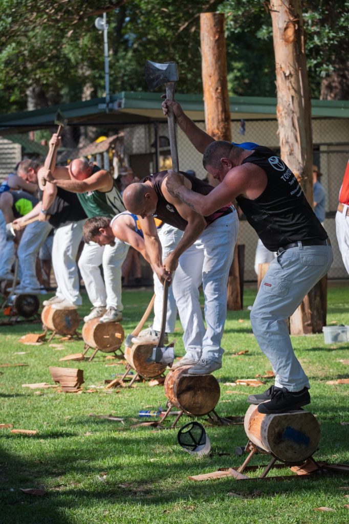 Axemen cutting in a standing block event